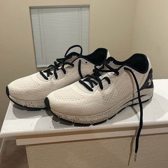 Under Armour Women’s HOVR Sonic 5 Pride Running Shoes - New Conditon - Picture 13 of 13